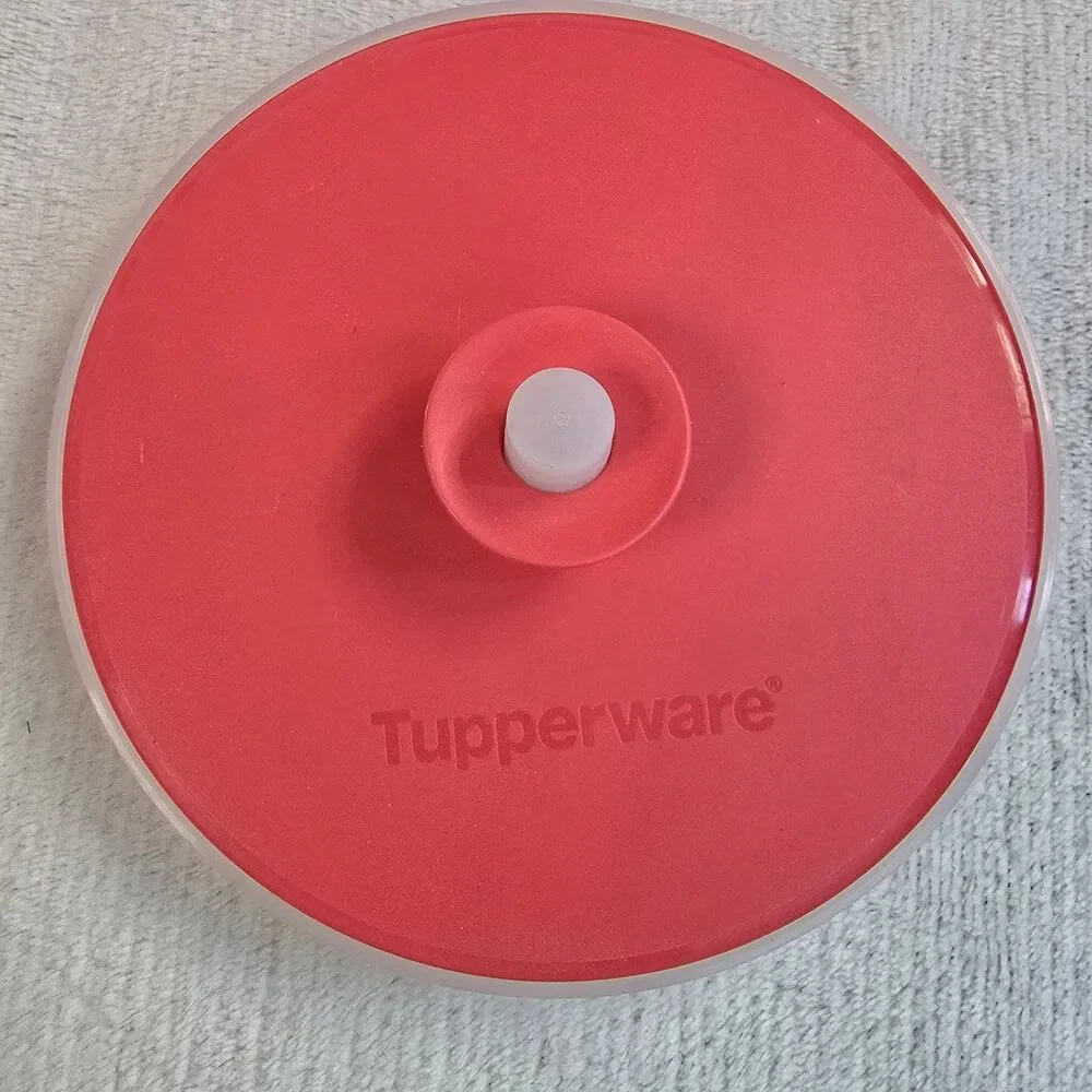 Tupperware 1 Gallon Drink Pitcher Red with Lid  8029A-2 3.8 Liter